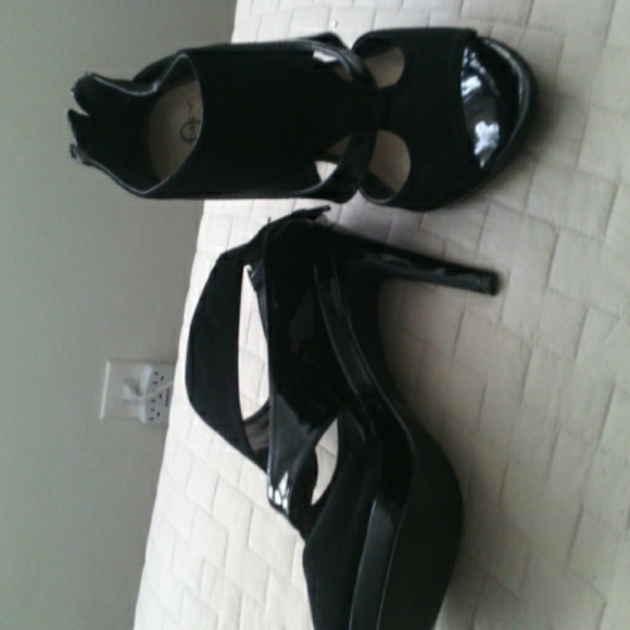 Black High Heels - Picture 2 of 4