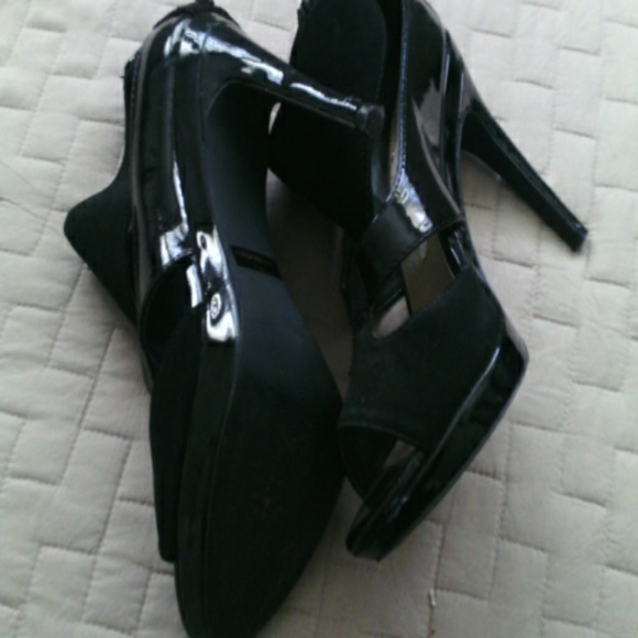 Black High Heels - Picture 3 of 4