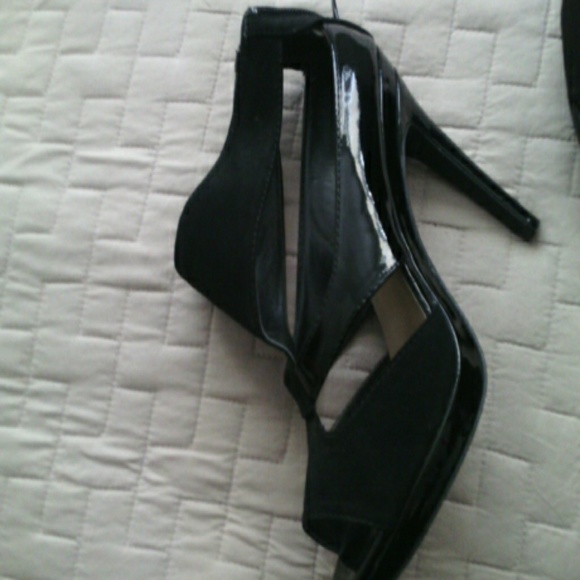 Black High Heels - Picture 4 of 4