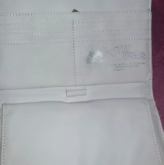 SOLD Beautiful White Betty Boop Wallet - Picture 3 of 4