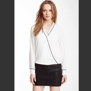 FRI SALE! NWT Vince Camuto Contrast Piped Wrap Top