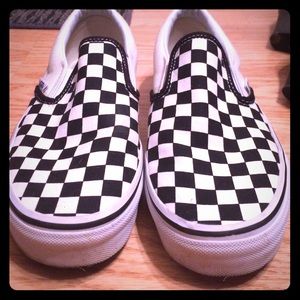 SLIP ON CHECKERED VANS SIZE 9