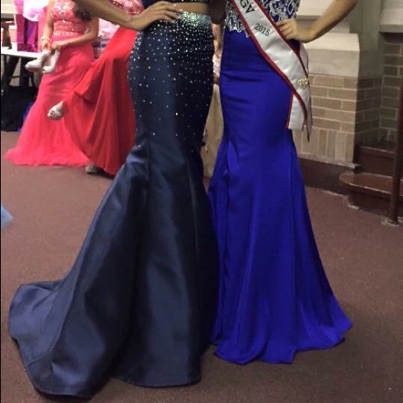 Two piece evening gown. - Picture 2 of 3