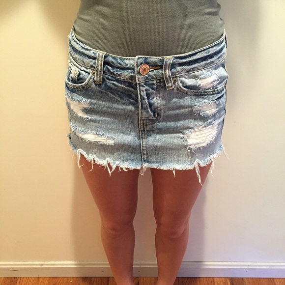 American eagle jean skirt.