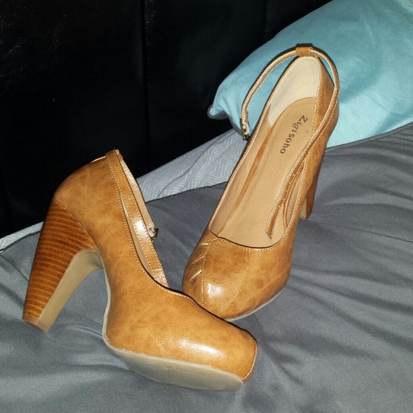 Super Cute! Zigi Soho pumps with ankle straps!