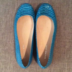 Gianni Bini snake bright blue flats 6.5