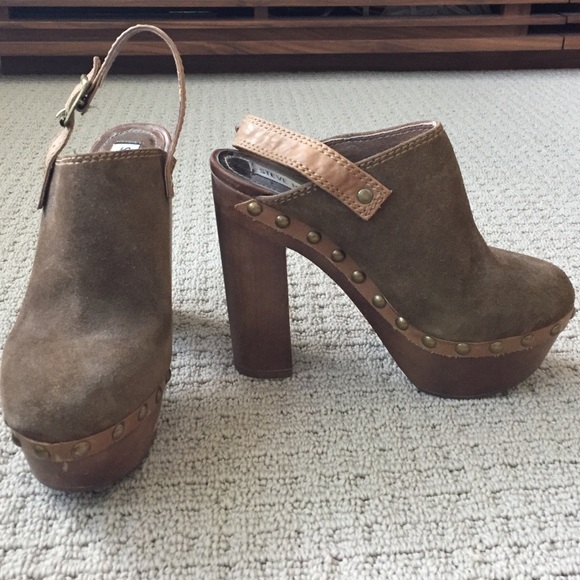 Steve Madden olive suede Clogs