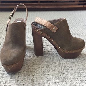 Steve Madden olive suede Clogs
