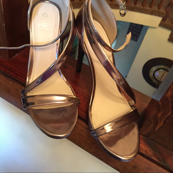 Shoes - Picture 3 of 4