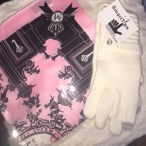 Beautiful white Gloves SmartTips