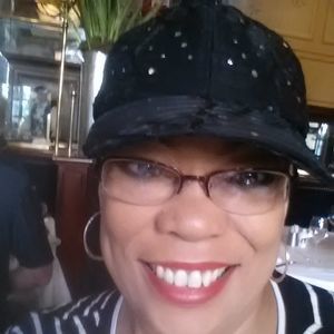 Meet your Posher, Lois