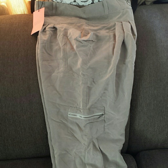 Pants - Picture 3 of 4