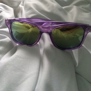 Purple reflective sun glasses