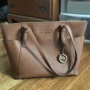 Michael Kors Jet Set Tote in Luggage
