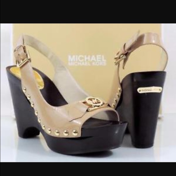 * SOLD***Michael Kors Nude Platforms