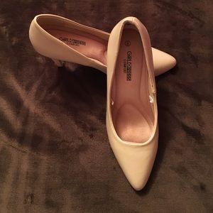 The comfiest nude pointy toe heels