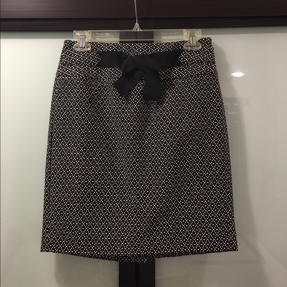 Tweed pencil skirt
