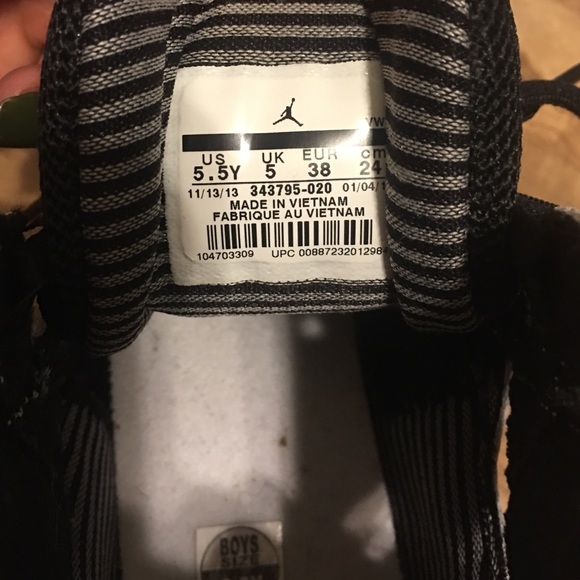 Jordan 6 boy shoes 5.5 - Picture 2 of 4