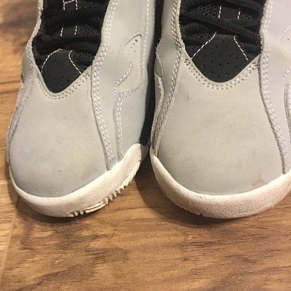 Jordan 6 boy shoes 5.5 - Picture 3 of 4