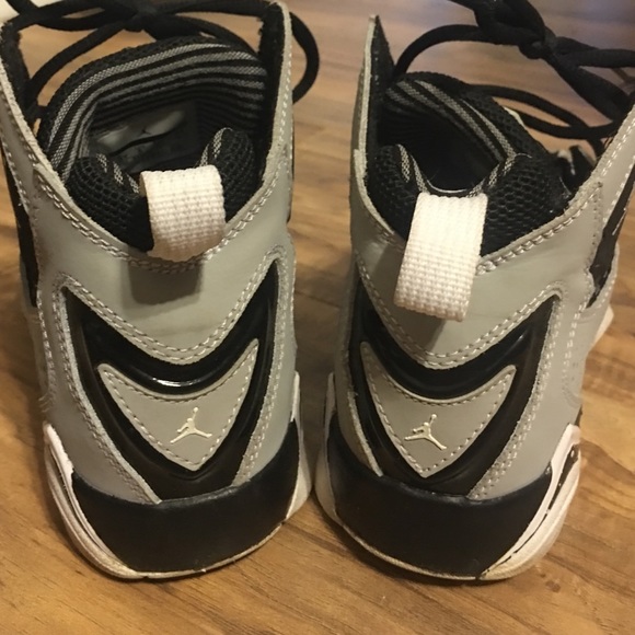 Jordan 6 boy shoes 5.5 - Picture 4 of 4