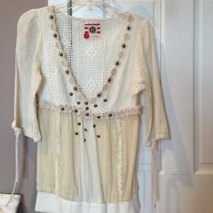 Free people vneck detailed top. Size 2