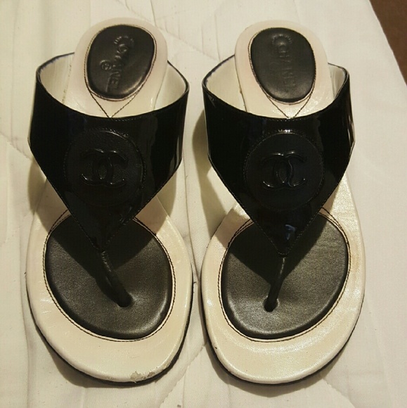 Chanel sandals size 37 Euro /7 US but fits like 6.