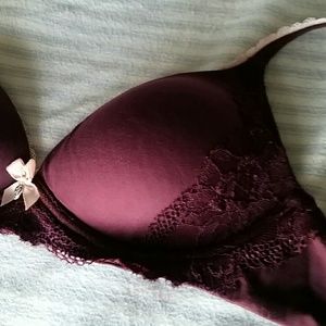 34A Victoria Secret - Hardly worn!