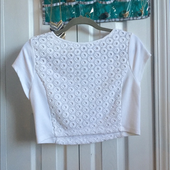 Express Cropped Top - Picture 2 of 4