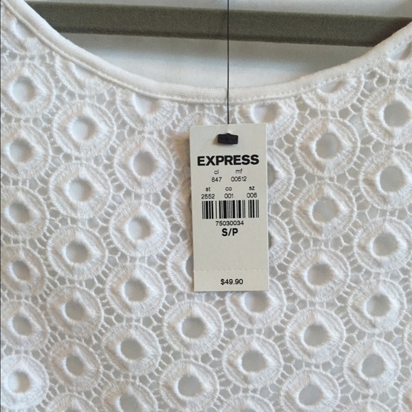 Express Cropped Top - Picture 3 of 4