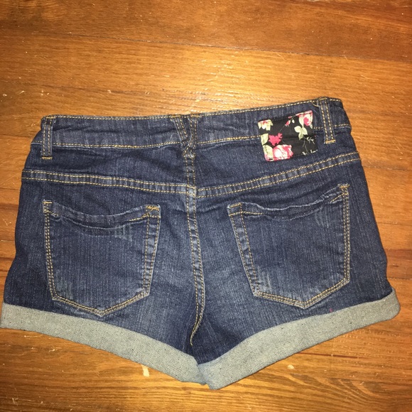 Floral jean shorts - Picture 3 of 3