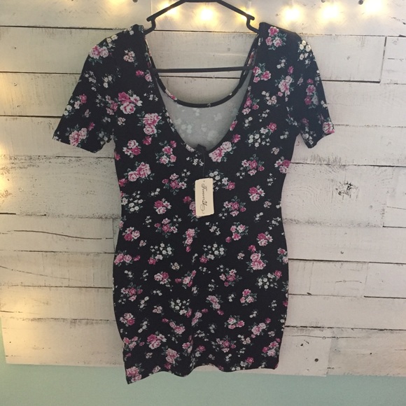 Fitted mini floral dress