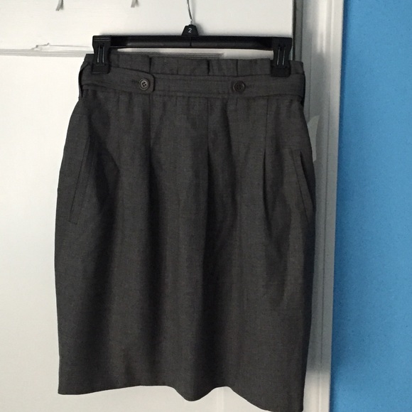 Pleated suit skirt with side buttons