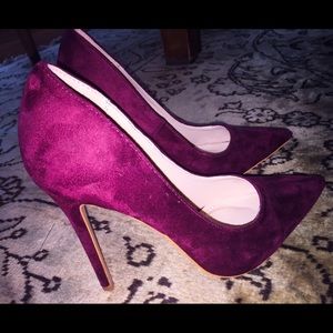 Beautiful purple suede pumps!
