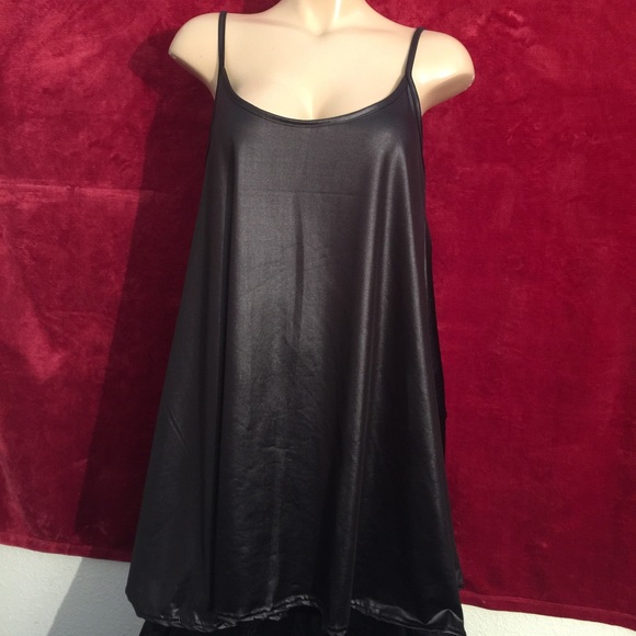 ❌❌SOLD❌❌Wet look black swing dress style tunic