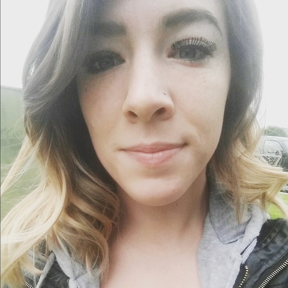 Meet your Posher, Lindsey - Picture 1 of 1