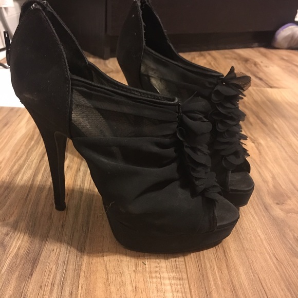 Women's black pumps - Picture 1 of 3