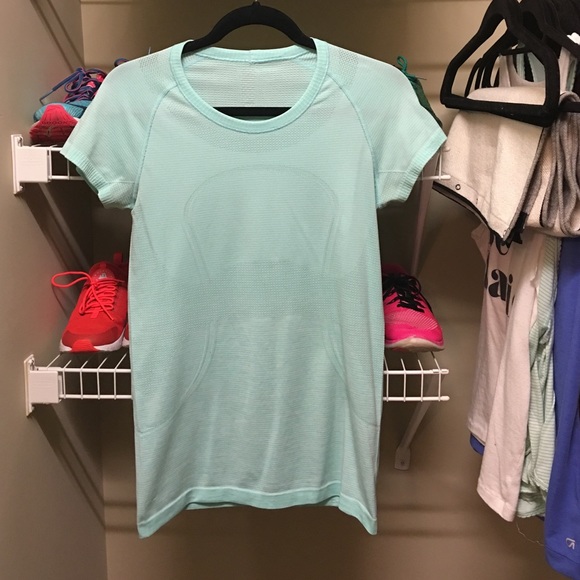 Lululemon run swiftly T size 8- color is aqua!
