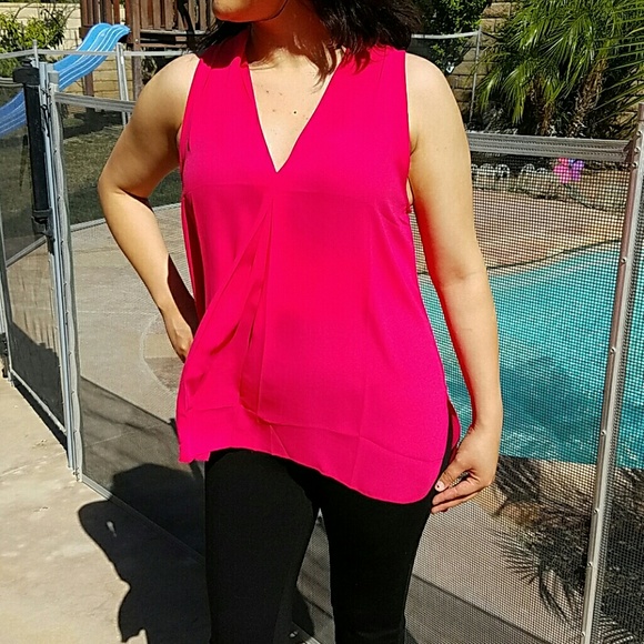 Tops - Pink sleeveless top.