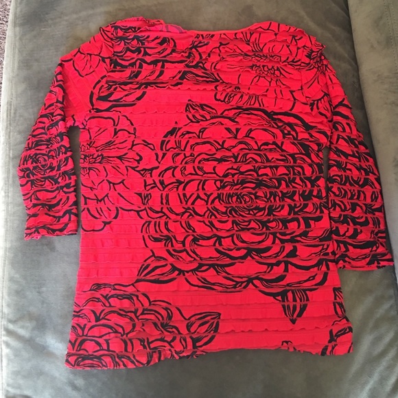 Beautiful Ruffled Top - Picture 2 of 4