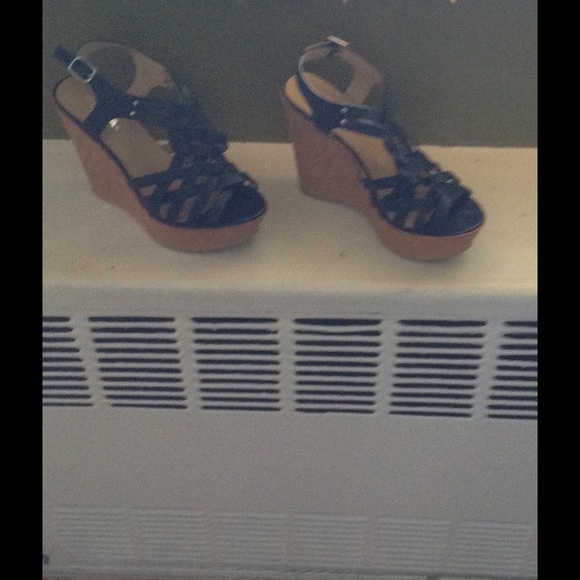 PLATFORM BLACK SANDALS