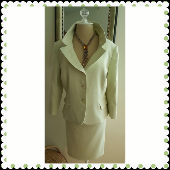 Tahari Arthur S Levine Suit