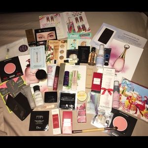 Large makeup/skincare/fragrance sample lot