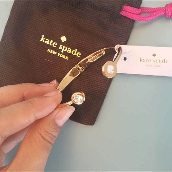 ✨Kate spade gold bangle✨