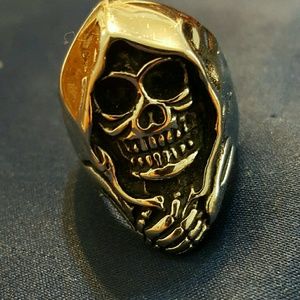 Skull ring