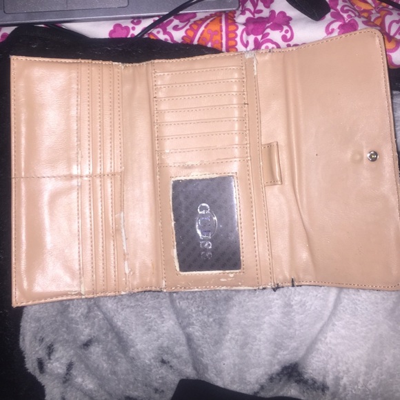 Guess Wallet - Picture 2 of 4