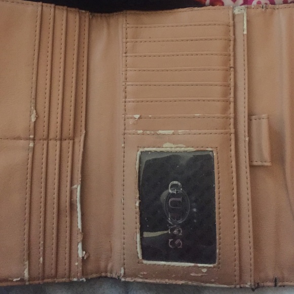 Guess Wallet - Picture 3 of 4