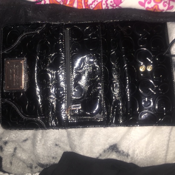 Guess Wallet - Picture 4 of 4