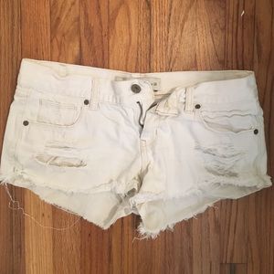 White a&f shorts