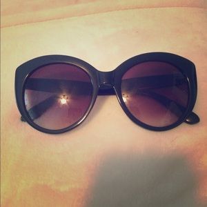 Black sunnies