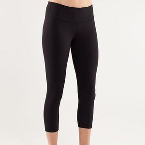 Lululemon wunder under crop black, size 6